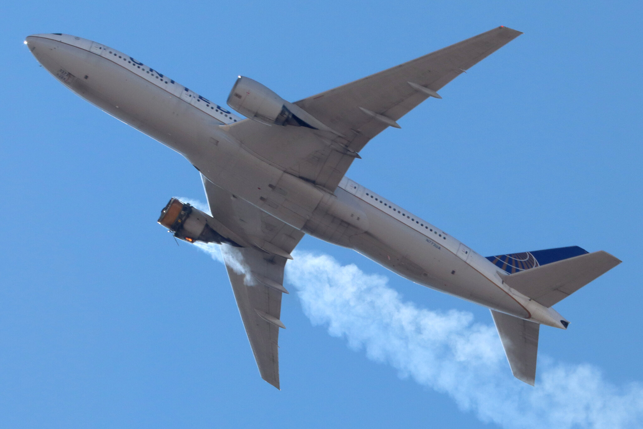 United Airlines Flight 328, a Boeing 777 with one engine on fire